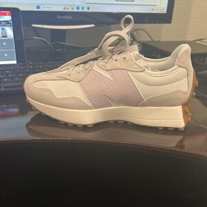 New Balance 327